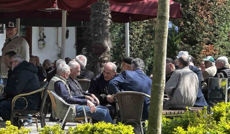 Günler sonra güneşi gören Sakaryalılar soluğu dışarıda aldı