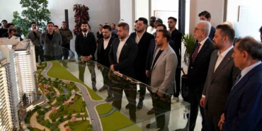 Galatasaray Yönetim Kurulu, teknik heyet ve futbolcular, RAMS Park House Maslak Satış Ofisi’ni ziyaret etti