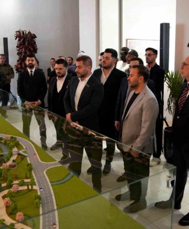 Galatasaray Yönetim Kurulu, teknik heyet ve futbolcular, RAMS Park House Maslak Satış Ofisi’ni ziyaret etti