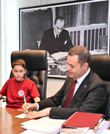 Başkan Akın, makamını çocuklara devretti