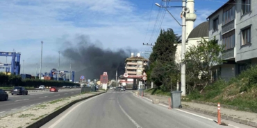 Kocaeli’de plastik ve promosyon fabrikası alevlere teslim oldu