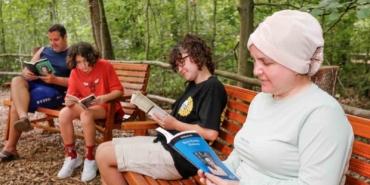 Orman Kütüphanesi’nde kuş sesleri eşliğinde okuma keyfi