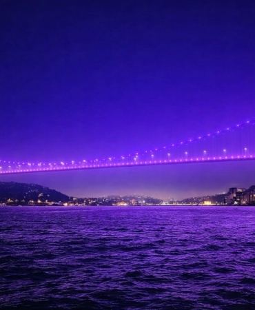 Galata Kulesi’ne "Kanserde Erken Teşhis Hayat Kurtarır" mesajı yansıtıldı