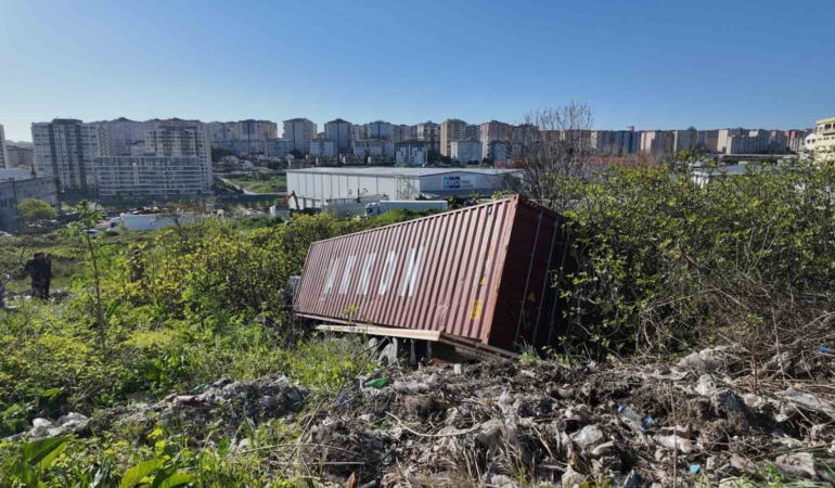 Beylikdüzü’nde tır kazasında faciadan dönüldü