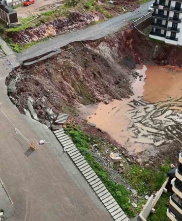 Edremit’te inşaat alanında toprak kayması