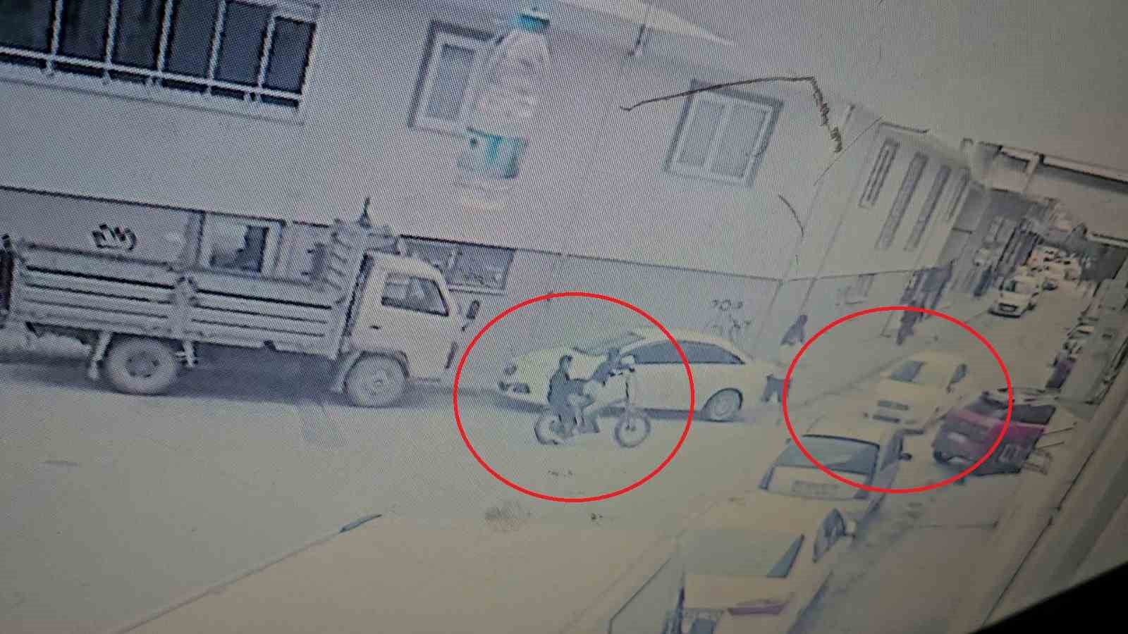 Bisikletli çocuklar otomobille böyle çarpıştı, kaza anı kamerada