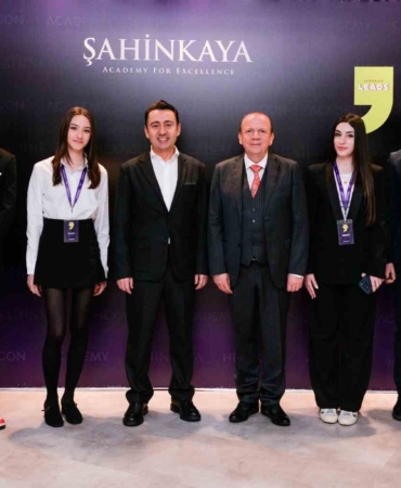 Şahinkaya Girişimcilik Zirvesi 2026 ilham veren konuklarıyla sürüyor