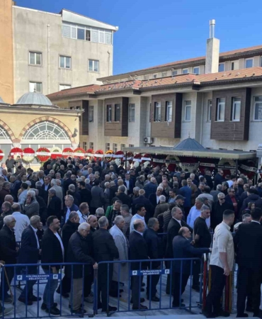 Küçükçekmece Belediye Başkanı Çebi’nin kardeşi Ömer Çebi son yolculuğuna uğurlandı