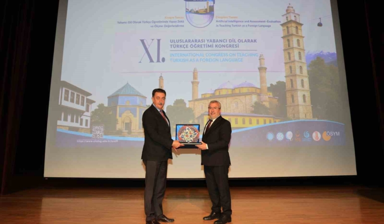 BUÜ’de Türkçenin geleceği konuşuldu