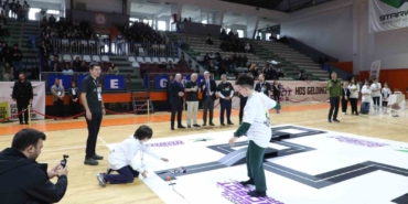 İnegöl’ün mucitleri robotlarını yarıştırdı