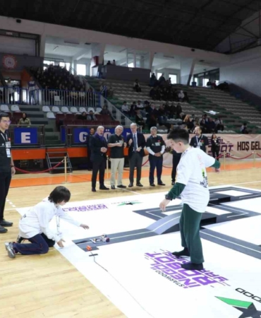 İnegöl’ün mucitleri robotlarını yarıştırdı