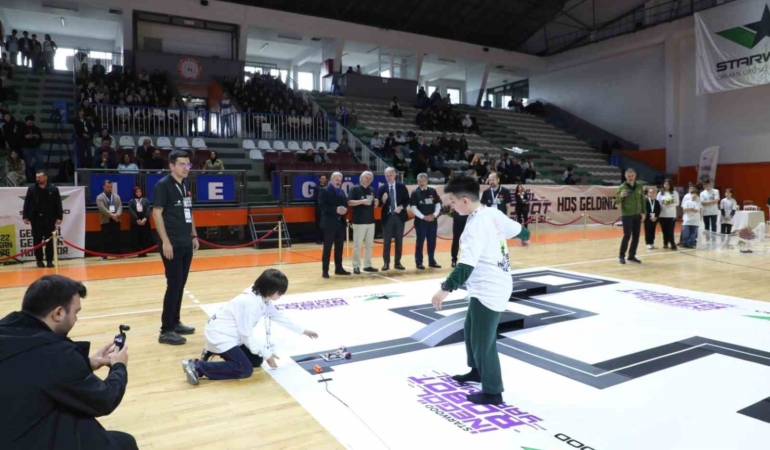 İnegöl’ün mucitleri robotlarını yarıştırdı