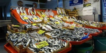 Balık tezgahları kış aylarını aratmıyor