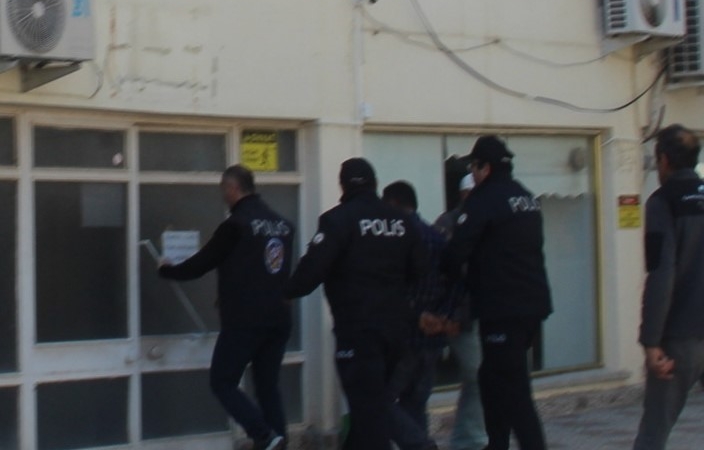 Çanakkale’de tartıştığı eşini av tüfeğiyle öldüren adam tutuklandı