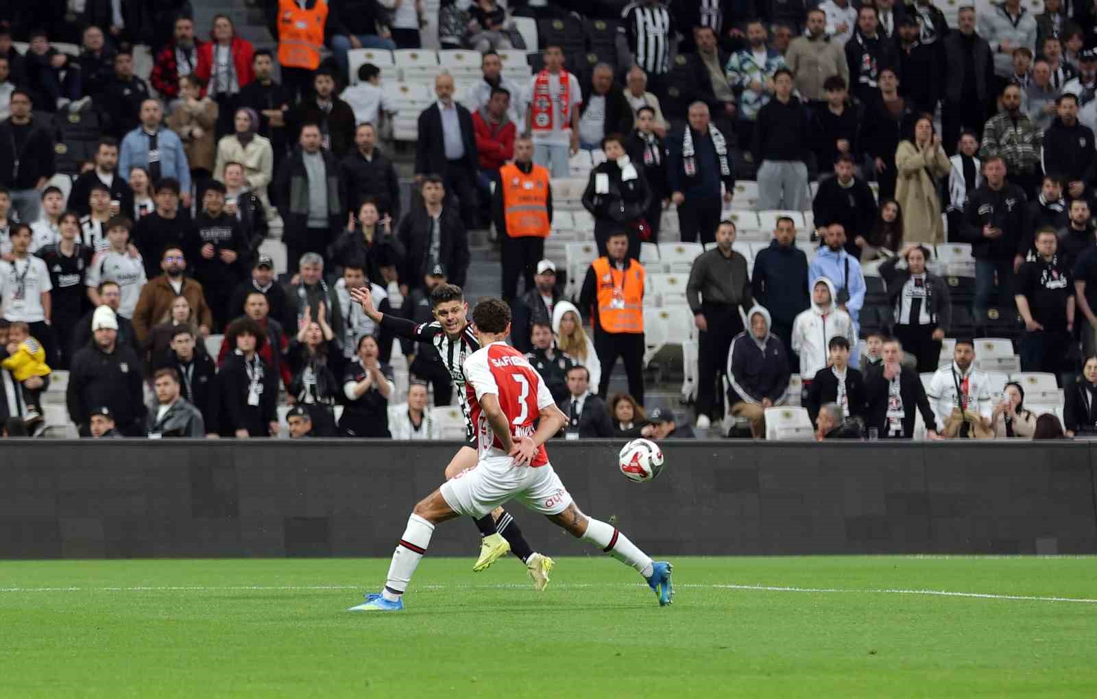 Trendyol Süper Lig: Beşiktaş: 0 - Fatih Karagümrük: 0 (Maç devam ediyor)