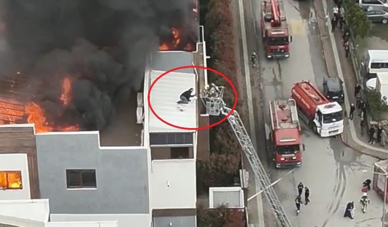 Can pazarında korku dolu anlar kameraya yansıdı... Metrelerce yüksekte itfaiye ekiplerini böyle bekledi