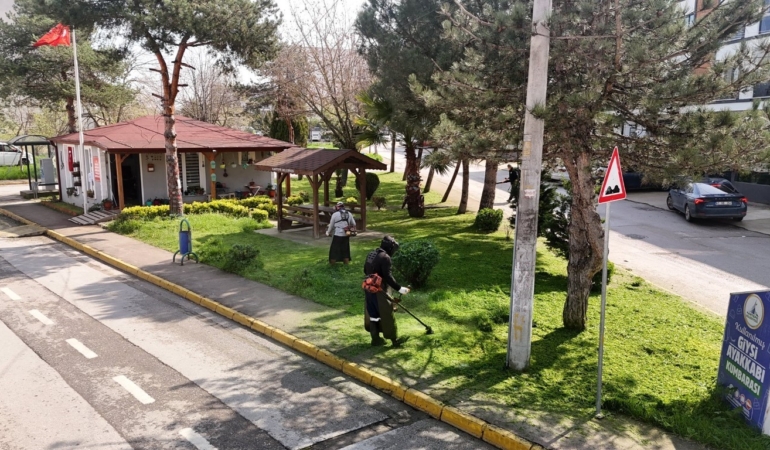 Kartepe’de yeşil alanlarda bakım ve temizlik çalışmaları sürüyor