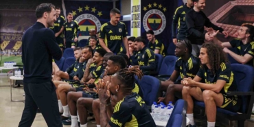 Domenico Tedesco, futbolcularla vedalaştı