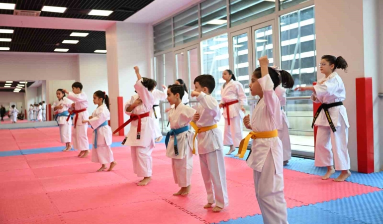 Gaziosmanpaşalı karateciler başarılarını uluslararası arenaya taşıyor