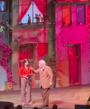 Sahnede fenalaşan Müjdat Gezen hastaneye kaldırıldı