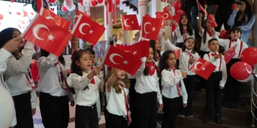 Tuzla Belediye Binasında 23 Nisan coşkusu