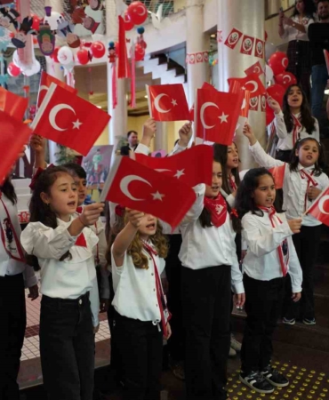 Tuzla Belediye Binasında 23 Nisan coşkusu