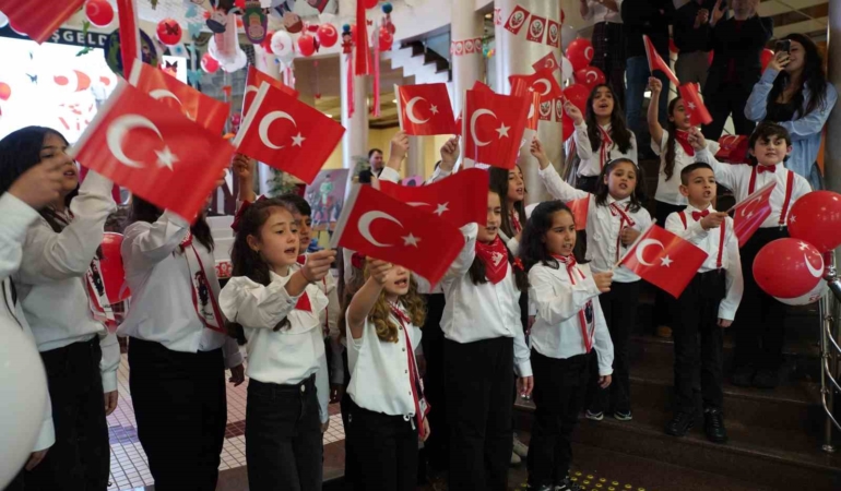 Tuzla Belediye Binasında 23 Nisan coşkusu