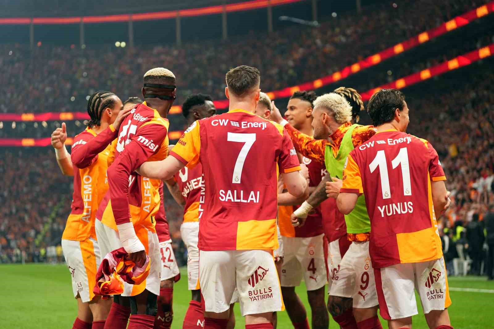 Galatasaray, Fenerbahçe ile puan farkını 7’ye çıkardı