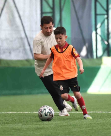 Küçükçekmece’de renkli maç: babalar ve oğulları futbol heyecanı yaşadı