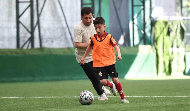 Küçükçekmece’de renkli maç: babalar ve oğulları futbol heyecanı yaşadı