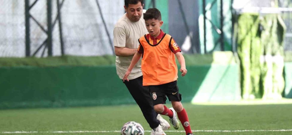 Küçükçekmece’de renkli maç: babalar ve oğulları futbol heyecanı yaşadı