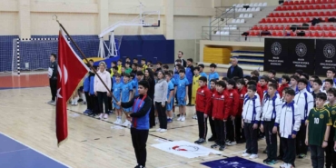 240 sporcunun katılımıyla hentbol küçükler yarı final müsabakaları başladı
