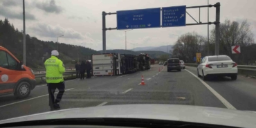 Bilecik’te kontrolden çıkan tır devrildi