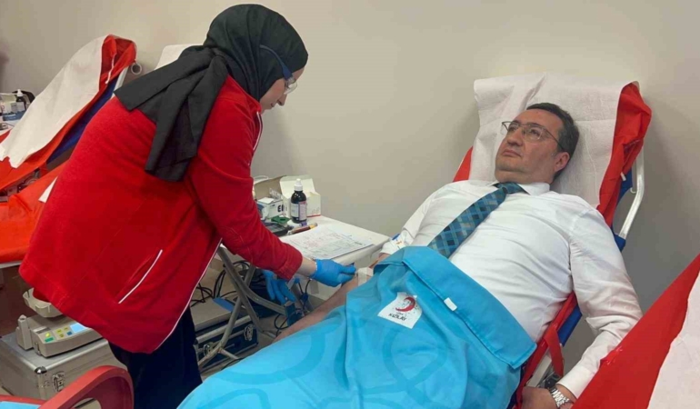 Bölge Adliye Mahkemesi’nde kan bağışında bulunan adliye personeline plaket verildi