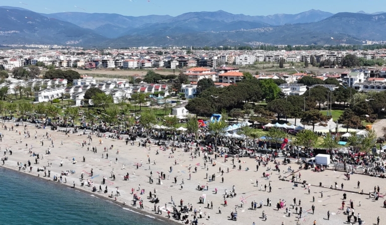 Edremit Belediyesi Geleneksel Uçurtma Şenliği yapıldı