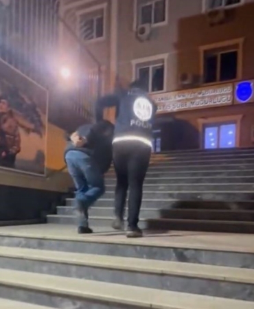 Sosyal medyada polis yeleği giyerek yayın yapan şahıs gözaltına alındı