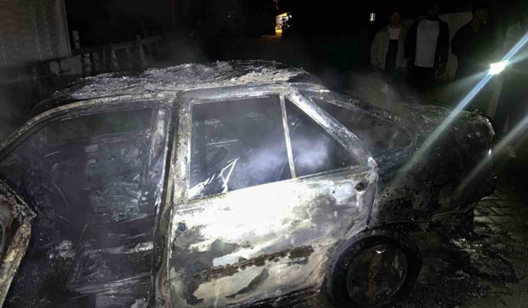 Keşan’da park halindeki otomobilde çıkan yangın söndürüldü