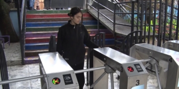 Esenyurt Ortaokulu’nda 6 yıldır uygulanan kartlı turnike sistemi velilere güven veriyor