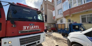 Dairedeki kartonlardan çıkan yangın söndürüldü