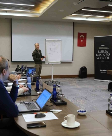 Bursa Business School’dan "Yapay Zeka ile Verimlilik Eğitimi"