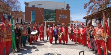 AK Parti’li belediyeden CHP’li vekillere mehterli gönderme