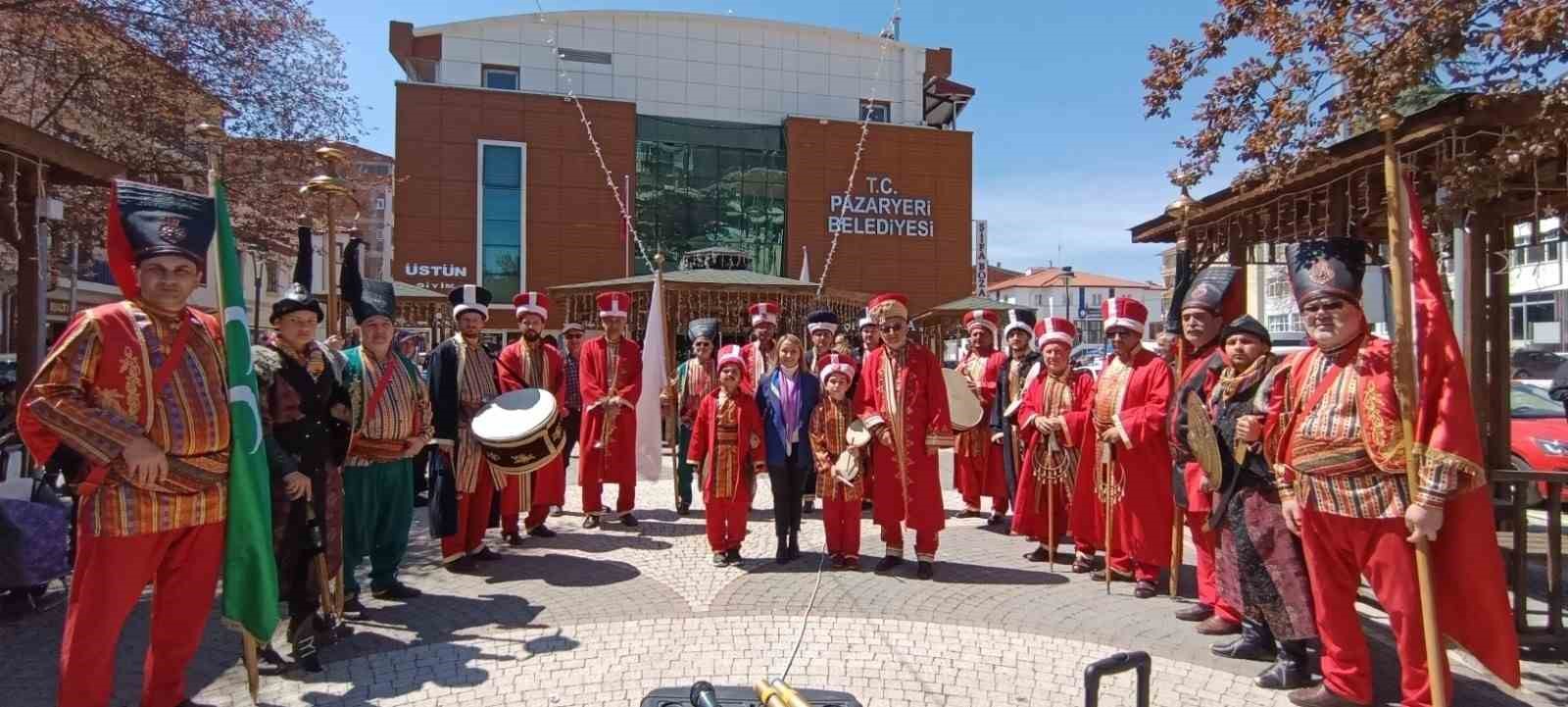 AK Parti’li belediyeden CHP’li vekillere mehterli gönderme