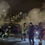 Park halindeki otomobilde yangın çıktı, alevler başka araca sıçradı
