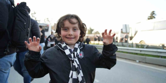 Beşiktaşlı taraftarlar derbi için Kadıköy’de