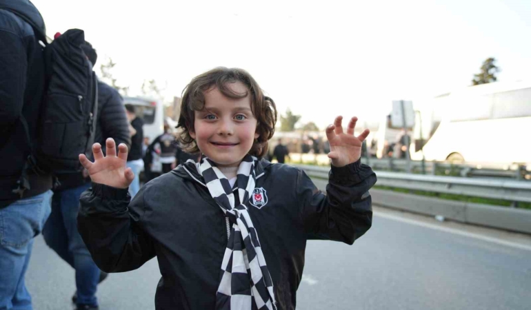Beşiktaşlı taraftarlar derbi için Kadıköy’de