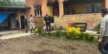 İki katlı evin mutfağında çıkan yangın paniğe neden oldu