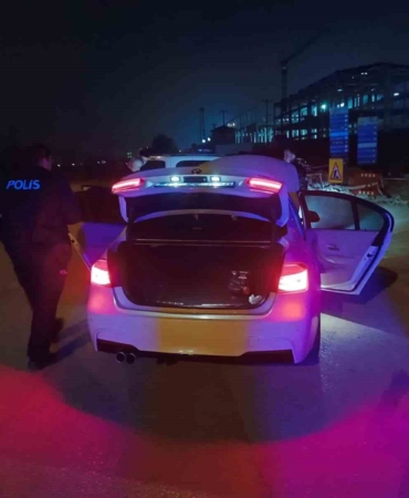 Bursa’da gece yarısı hesaplaşma, aracın önünü kesip ateş açtı