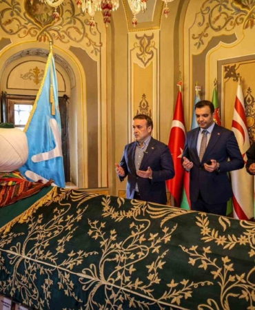 Vali Sözer, Ertuğrul Gazi Türbesi’nde dua etti