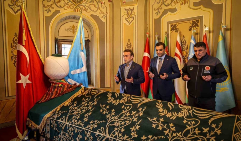 Vali Sözer, Ertuğrul Gazi Türbesi’nde dua etti