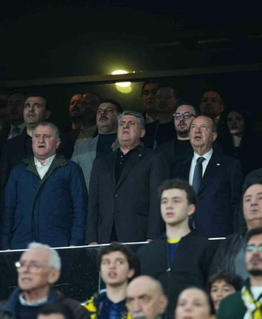 Bakan Bak, Fenerbahçe - Beşiktaş derbisini takip etti